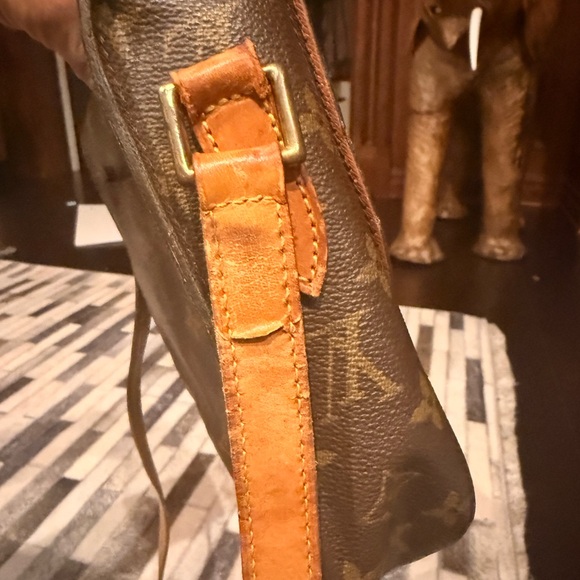 Authentic Louis Vuitton Saint Cloud GM - Picture 9 of 11